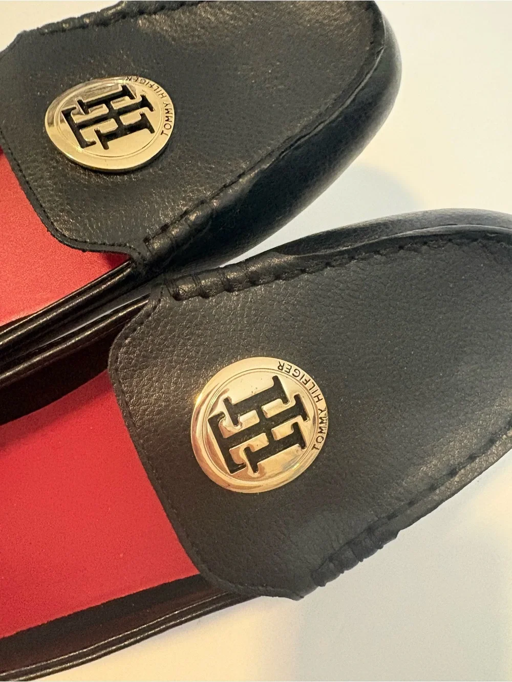 Tommy Hilfiger Black Leather Loafers with gold Logo NWOT 9.5